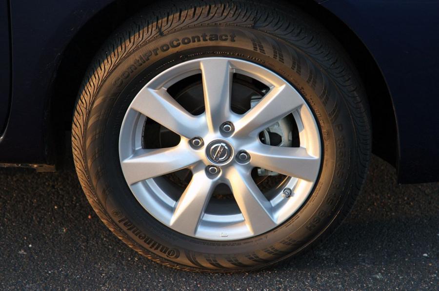  Nissan Versa 2012 года  (фото 41 из 111)